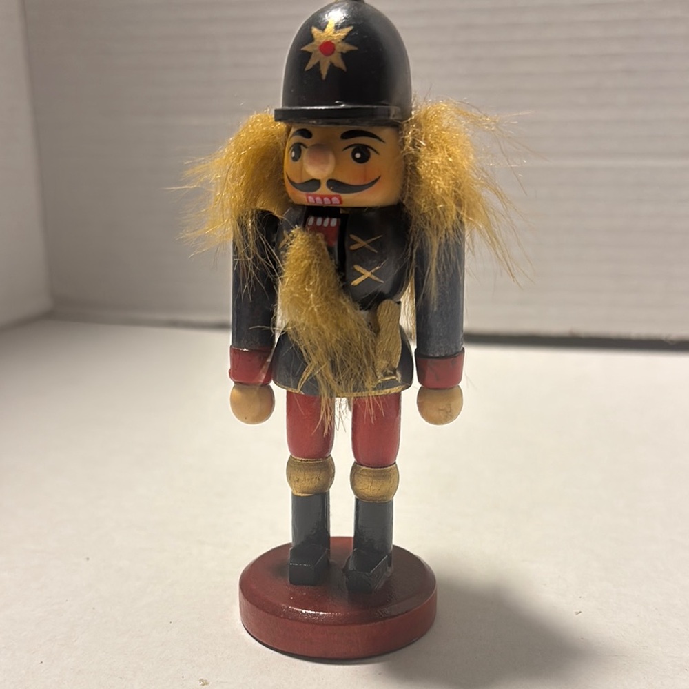 Vintage Classic Wooden Nutcracker Soldier Figurine